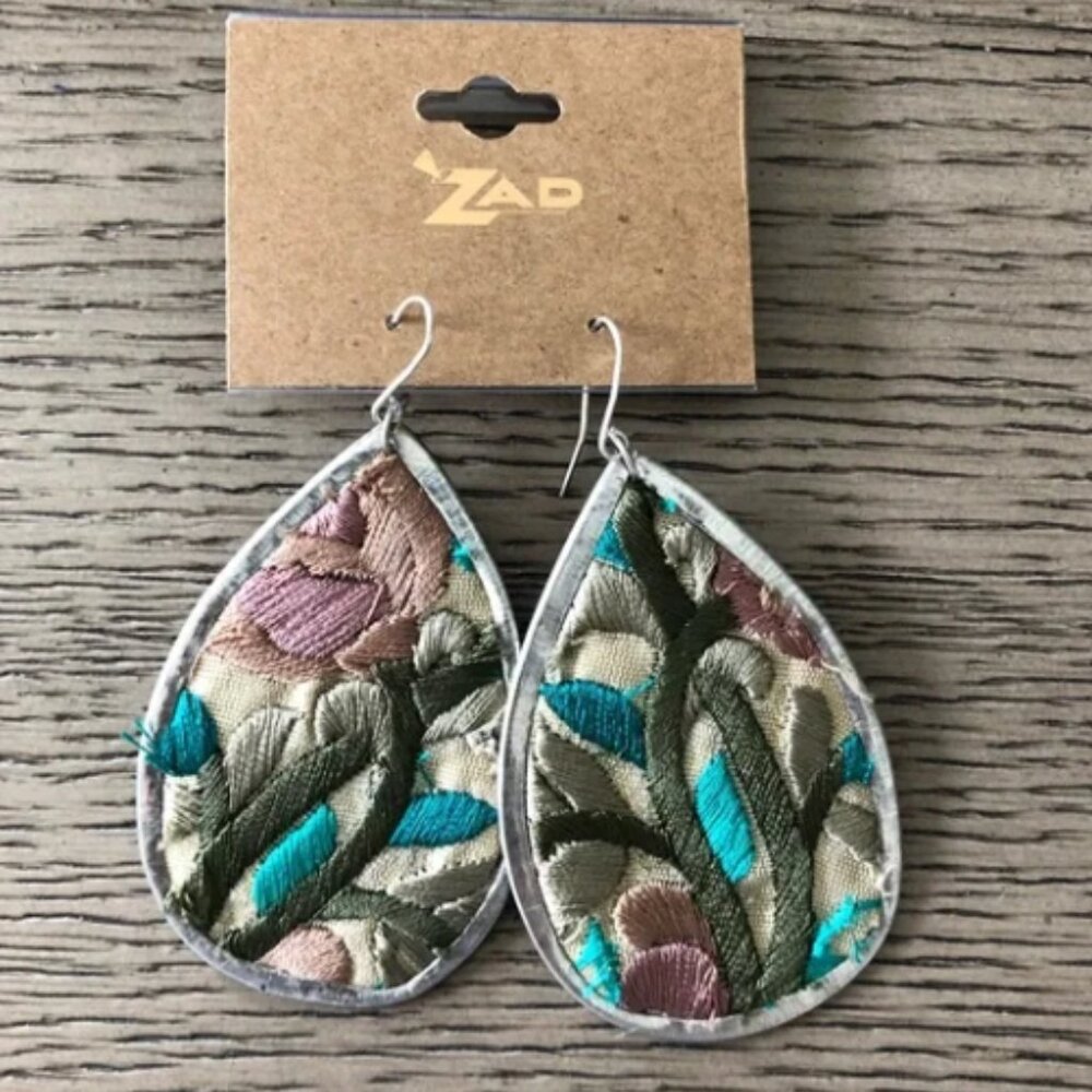NWT Zad Handmade Floral Embroidered SET of Earrings and Bracelet Made in India - Picture 2 of 13